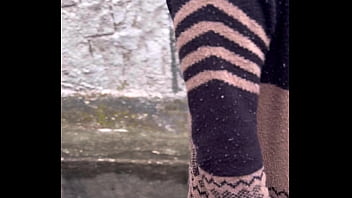 Patricinha da buceta rosa subindo o morro louca de tesão pra dar a bucetinha