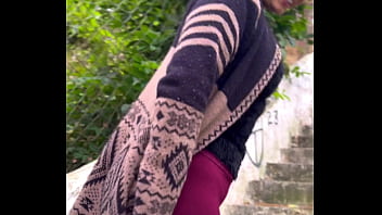 Patricinha da buceta rosa subindo o morro louca de tesão pra dar a bucetinha