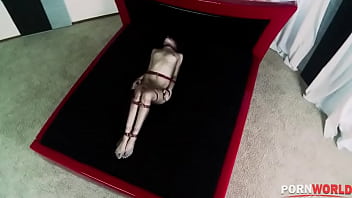 Bdsm master dominates leggy submissive lyen parker until she screams out loud gp1061