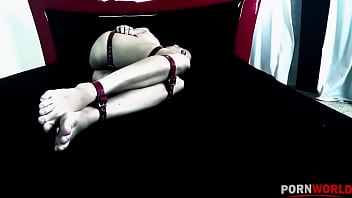 Bdsm master dominates leggy submissive lyen parker until she screams out loud gp1061