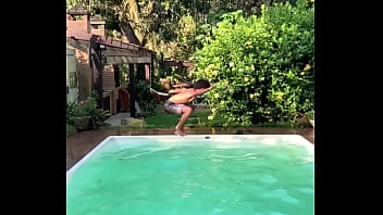 Cantor flagrado comendo fan