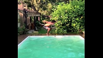 Cantor flagrado comendo fan