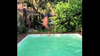 Cantor flagrado comendo fan