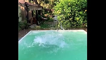 Cantor flagrado comendo fan