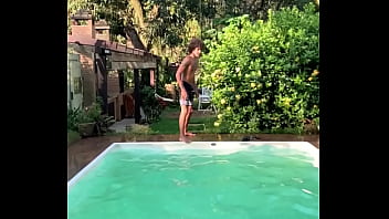 Cantor flagrado comendo fan