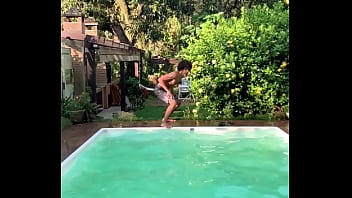 Cantor flagrado comendo fan