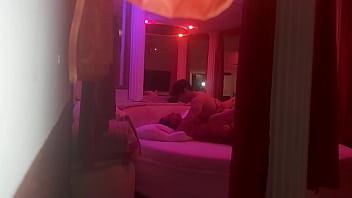 Levei a coroa tesuda para ela ver minha pingola bem dura e buceta dela se impressionou com as bolas