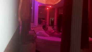 Levei a coroa tesuda para ela ver minha pingola bem dura e buceta dela se impressionou com as bolas