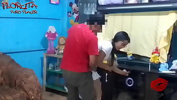 Mi tio llego con una botella de vino y me embarra mi cara con su leche