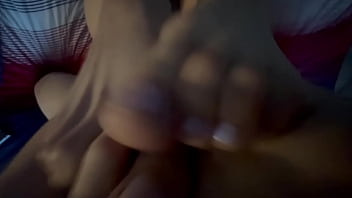 Se la cogen duro y sabroso para embarazarla