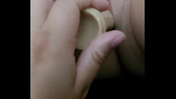 Brinquedinho gostoso na minha bucetinha