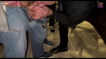 Meu marido me filmou com mais de 20 caras corno no final chupou todo o gozo da bucetinha dela completo no red