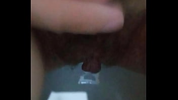 Buco pelossissimo pisciato