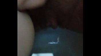 Buco pelossissimo pisciato