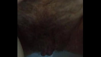 Buco pelossissimo pisciato