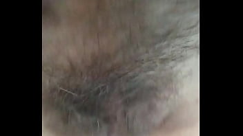 Buco pelossissimo pisciato