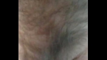 Buco pelossissimo pisciato