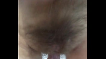 Buco pelossissimo pisciato