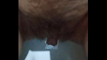 Buco pelossissimo pisciato