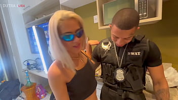 Policial fardado fodeu eu e a mii angel