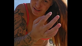 Estou gravando vídeo na praia e provocar os machos