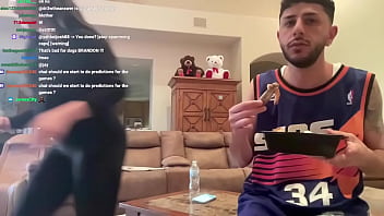 Nourxturki loves to have her big booty shown