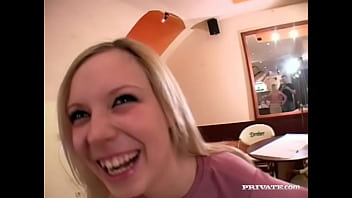 Lolly blonde makes a hard rod disappear in her mouth