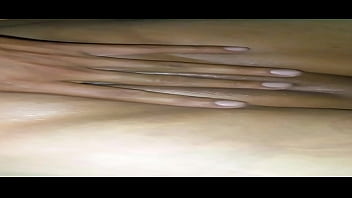 Mi esposa se calienta con polvo en la vagina y pide mas