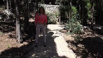 Гуляю по парку в прозрачной одежде thumbnail