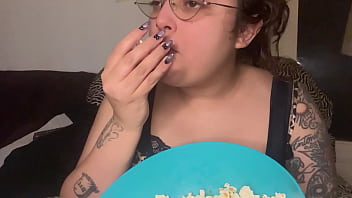 Fetish sexy mouth crunchy popcorn