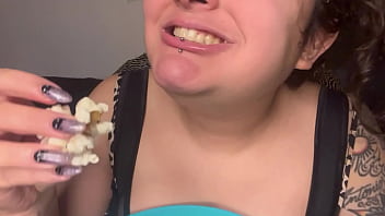 Fetish sexy mouth crunchy popcorn