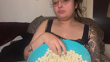 Fetish sexy mouth crunchy popcorn