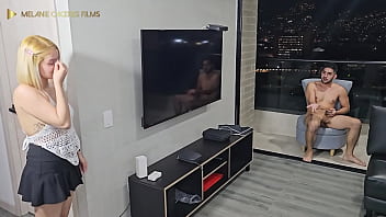 La perra de mi hermanastra me descubre masturbandome por toda la casa melanie caceres