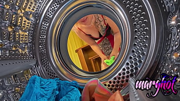 Défonce anal la tête dans la machine a laver pendant que je fessais ma