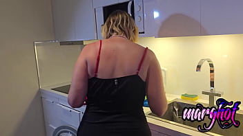 Défonce anal la tête dans la machine a laver pendant que je fessais ma