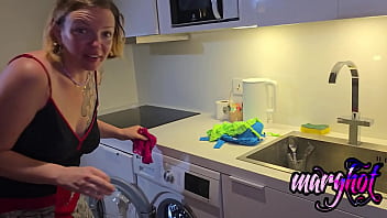 Défonce anal la tête dans la machine a laver pendant que je fessais ma