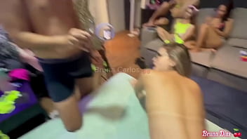 Moreno tatuado do pau grande macetando minha ex namorado enquanto ela me chupava depois foi a minha vez de sentir essa pika na minha bucetinha