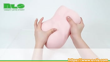 にょっきり生えた小振りなペニス。ガチンコ本格男の娘オナホがやっと誕生！