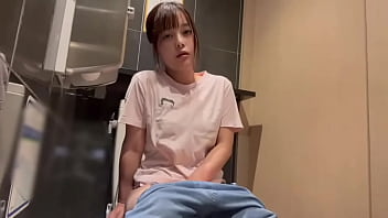 ト◯レで男性におちんちんで突かれてる想像しながらオナニーしてたら気持ちよすぎました… ト◯レで男性におちんちんで突かれてる想像しながらオナニーしてたら気持ちよすぎました…