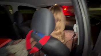 Fudendo no meio da rua na frente de todo mundo