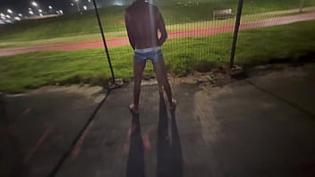 Fudendo no meio da rua na frente de todo mundo