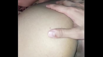 Jovencita de enorme coño es destrozada por una gran polla su coño esta lleno de semen