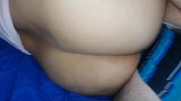 Omg la vecina de culo grande me chupa la verga y me deja follarla