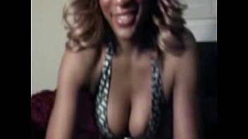 Ebony hottie strips and seductive on webcam