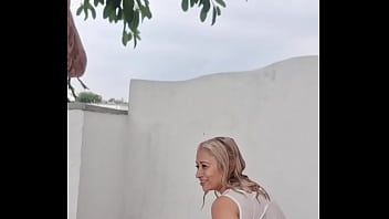 Eu e minha amiga limpando a varanda do apartamento fizemos a obra da frente parar pedreiros ficaram malucos trailer