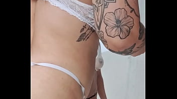 Eu E Minha Amiga Limpando A Varanda Do Apartamento Fizemos A Obra Da Frente Pararos Pedreiros Ficaram Malucos Trailer thumbnail