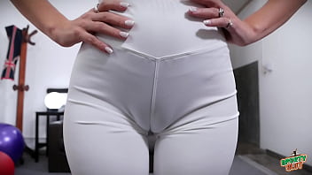 Amazing pear shaped ass wide hips babe wearing with leggings