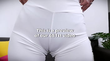 Amazing pear shaped ass wide hips babe wearing with leggings