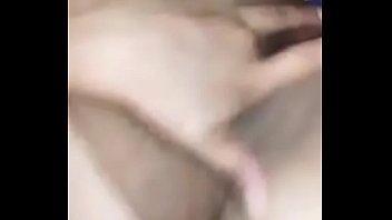 Le encanta darse dedo