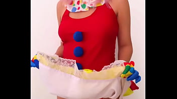 Dabalilela chica timida se levanta la falda en el circo muestra el culo Dabalilela chica timida se levanta la falda en el circo muestra el culo